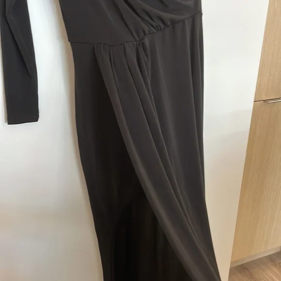 Formal dress - Picture 4 of 4